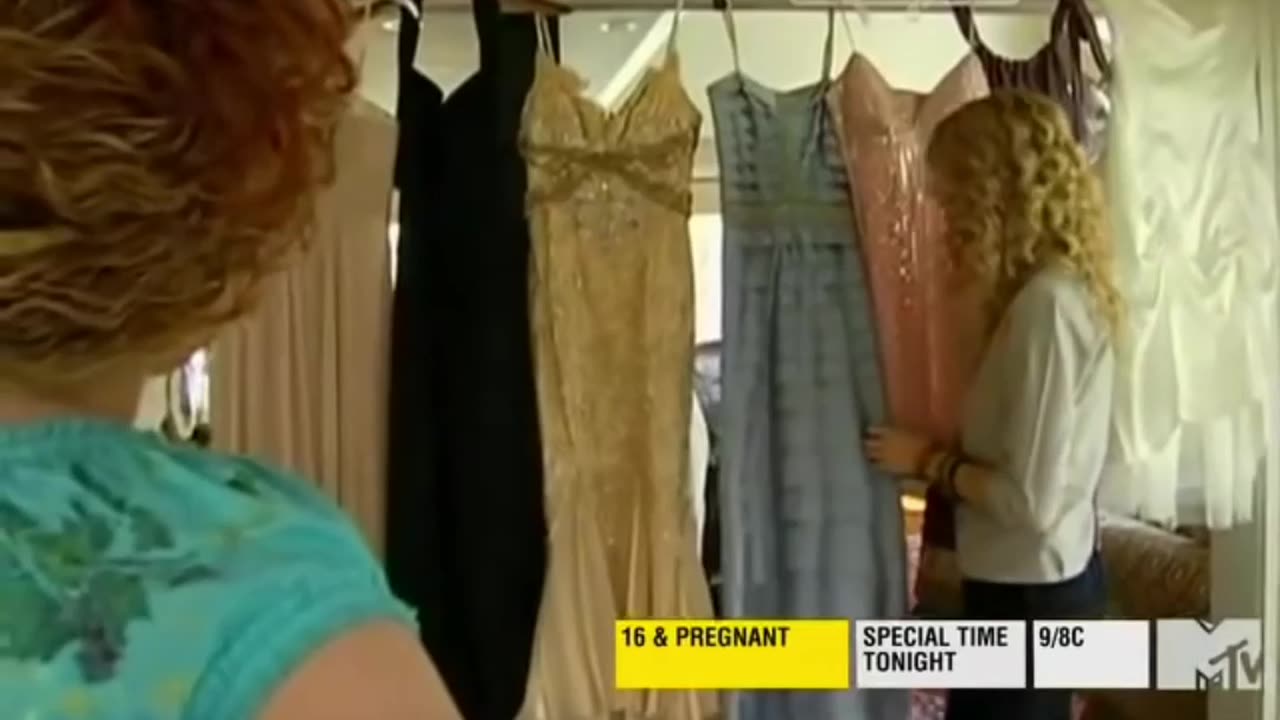 How to Choose the Perfect Prom Dress: Gold, Cute, and Cinderella-like