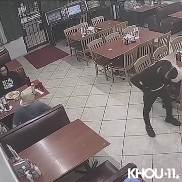 Dallas, Tx restaurant patron does NOT DISAPPOINT!