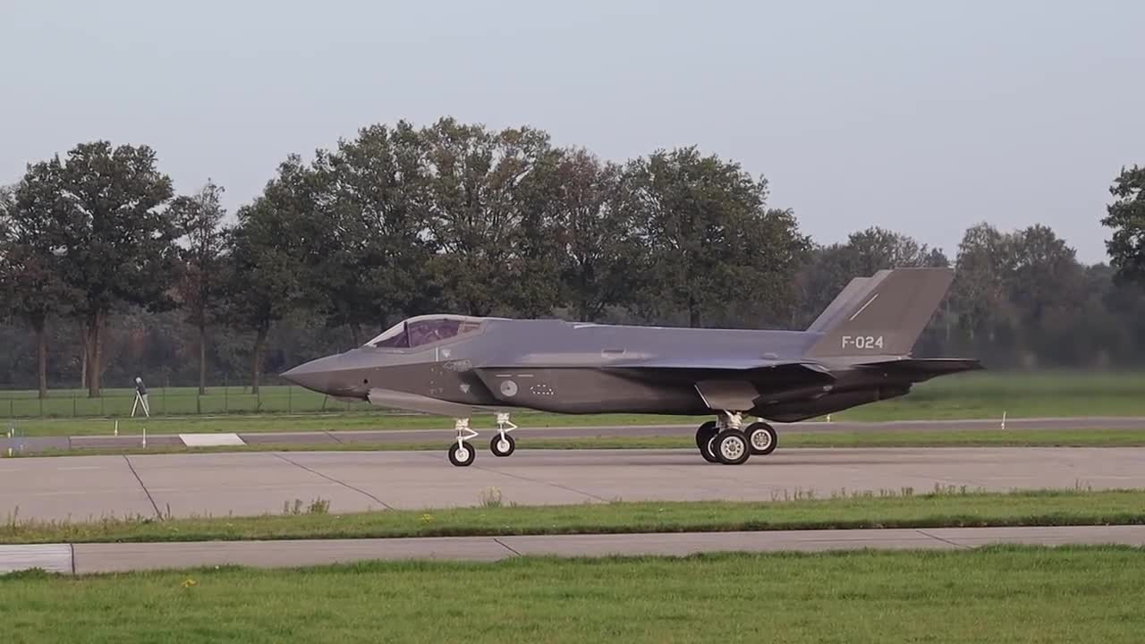 RNLAF F-35 Lighting II (F-024) Loud take off_1