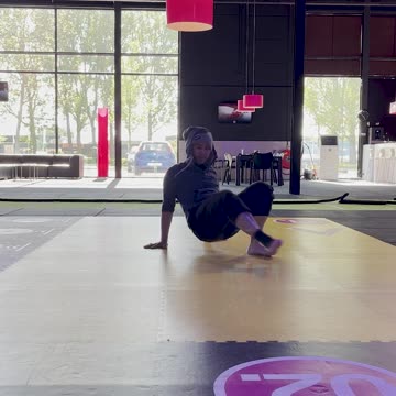 Training breakdance at the gym!