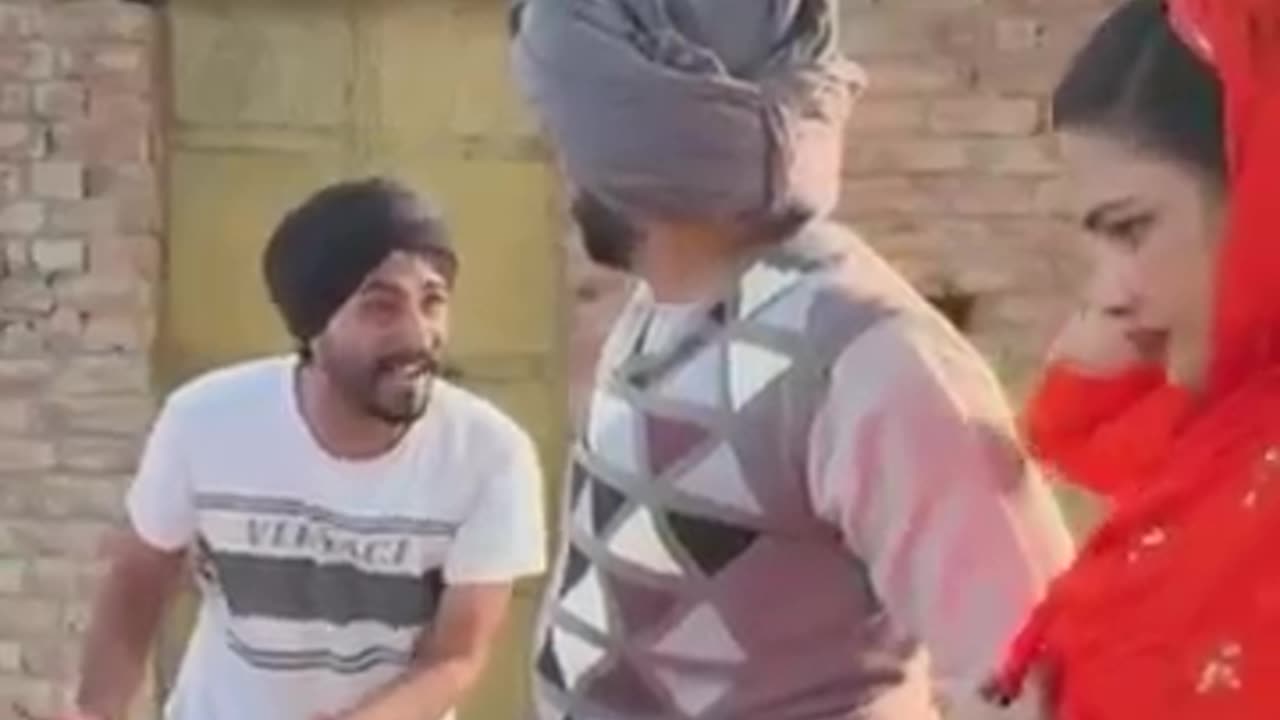 पे गईं मोटर पर रेड, ਪੈ ਗਈ ਮੋਟਰ ਤੇ ਰੇਡ, farmers woman raid