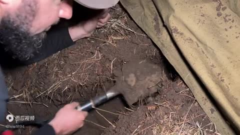 Camping in tents with my daughter - baking pizza in the oven