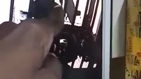 A bread truck robbery caught on CCTV in Delft