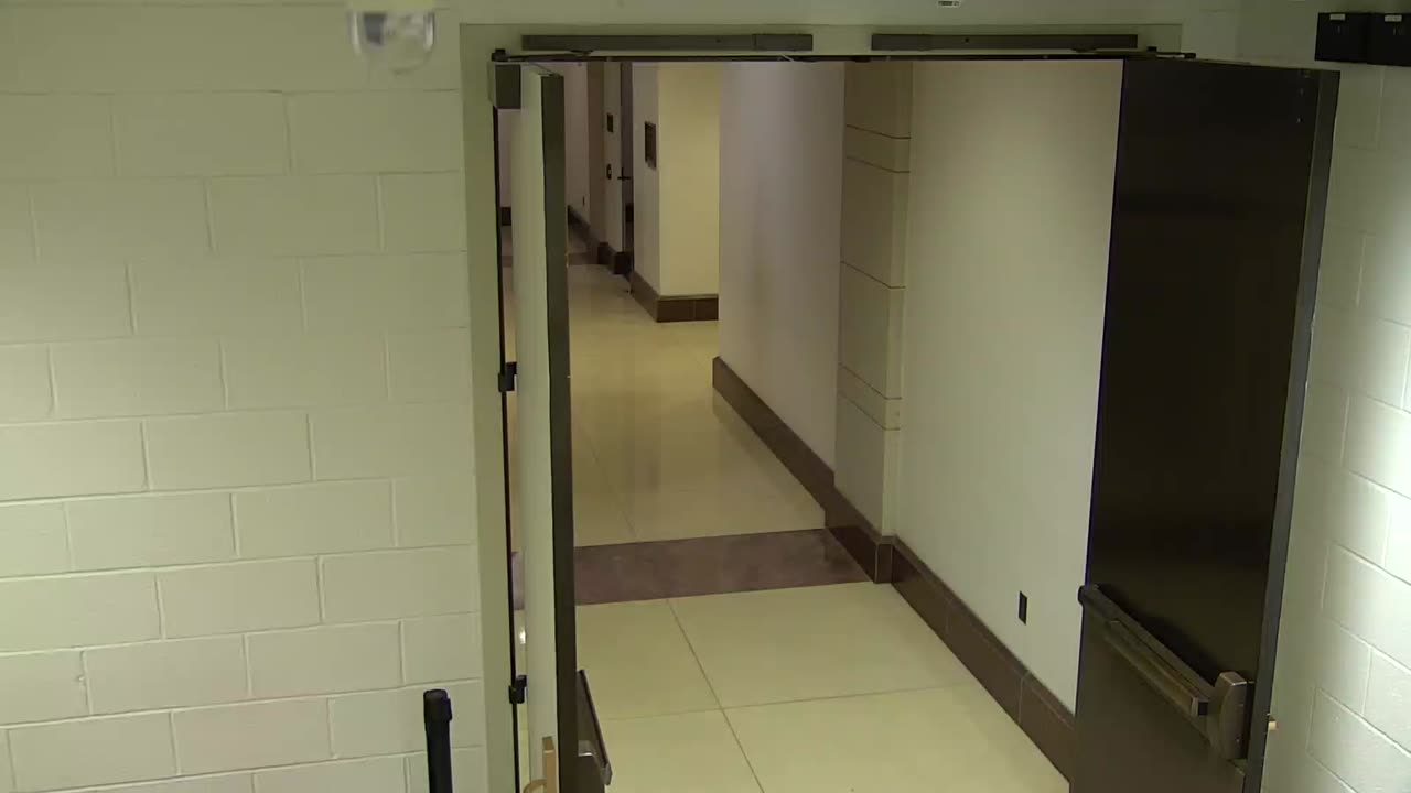 7183CVCULElevator#5Lobby_2021-01-05_04h40min00s757ms.mp4