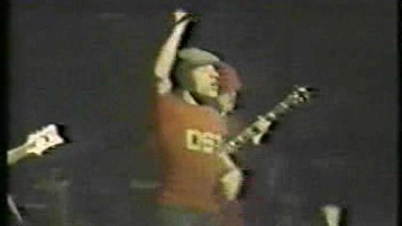 ACDC - Hell's Bells = Live Tokyo 1981