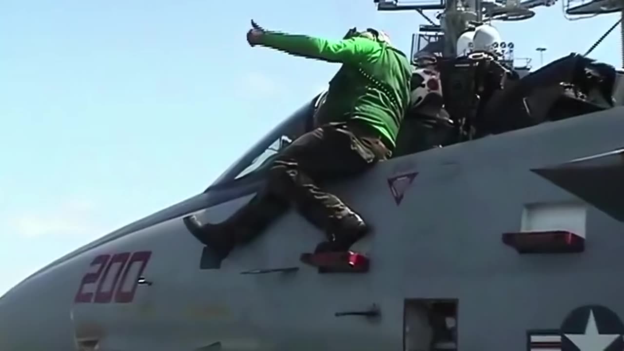 Old-School Combat Mix from American F-14 Tomcat Pilots