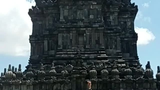 LOMPAT DI WISATA CANDI PRAMBANAN!!