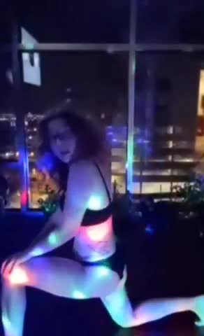 Strip twerk booty