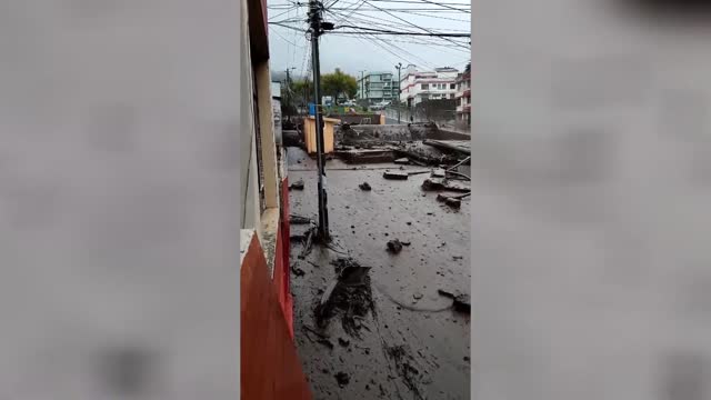 MAJOR Mudflow hits Quito Ecuador! Streams of Mud, Swept Away Everything in its Path