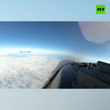 Two US F-16s surprised by a Russian Su-35 | Check Description