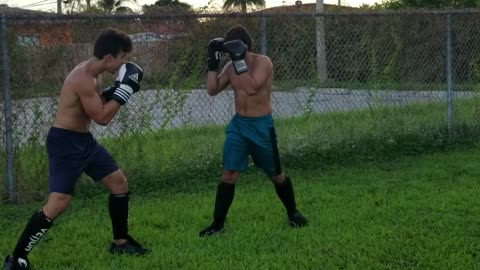 WE OUTSIDE! KICKBOXING SPAR