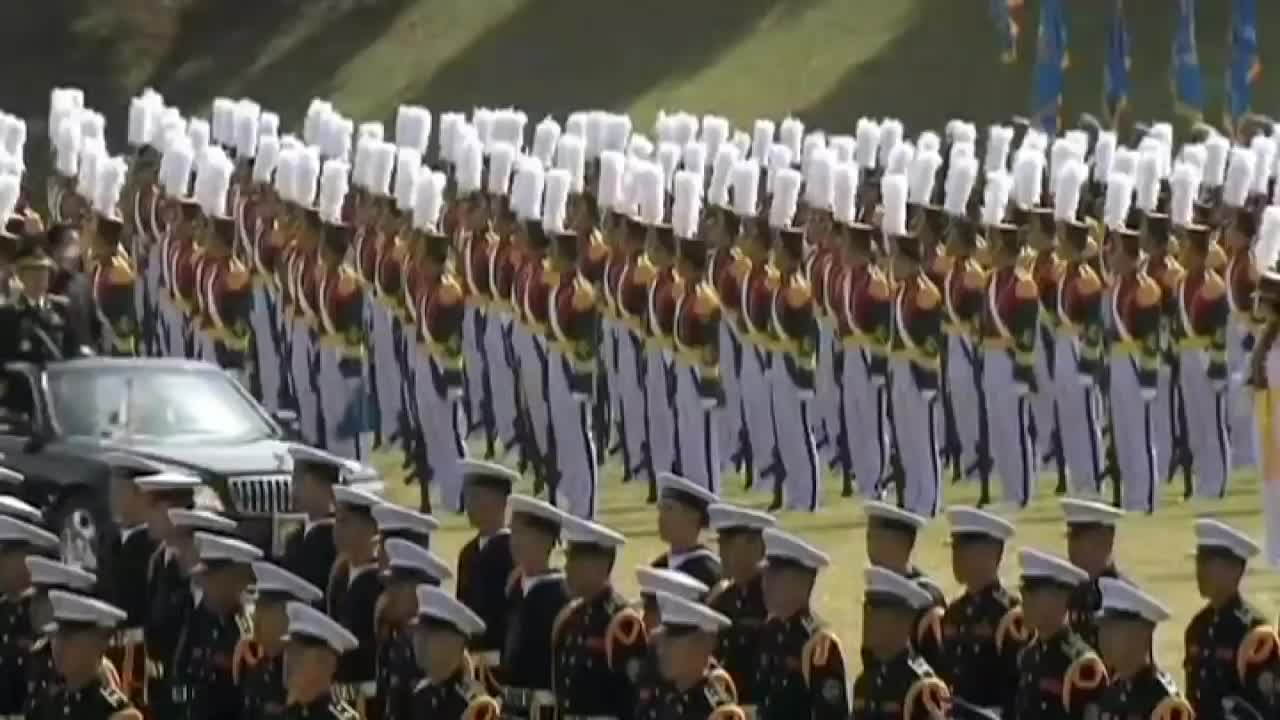 MILITARY DAY: South Koreans smash bricks with their heads