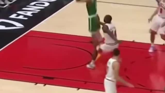 Jayson Tatum dunk vs bulls