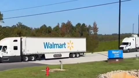 💥🙏🇺🇸 60 Walmart Trucks Dispatched To Ashville, North Carolina!!