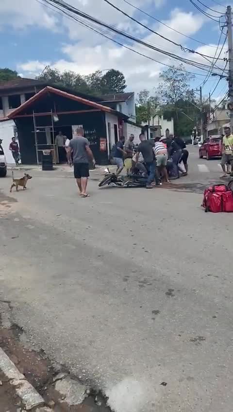 Foi "pegar" celular para tomar cerveja e...