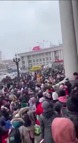 Presumably from the Dnieper, a crowd of people who want to leave gather at the railway station