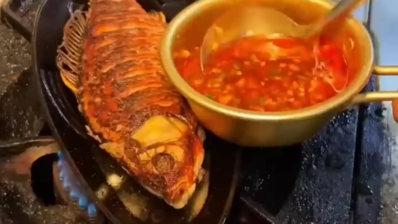 Asian Street Food | Hotplate Fried Fish with Red Sauce