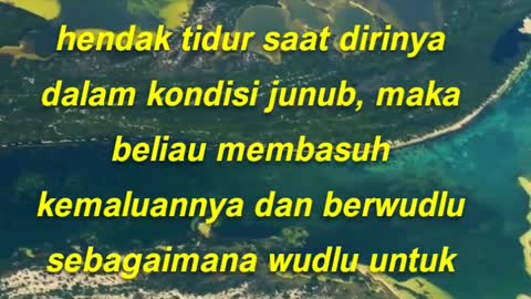 'Aisyah berkata, "Jika Nabi shallallahu 'alaihi wasallam hendak tidur saat dirinya dalam