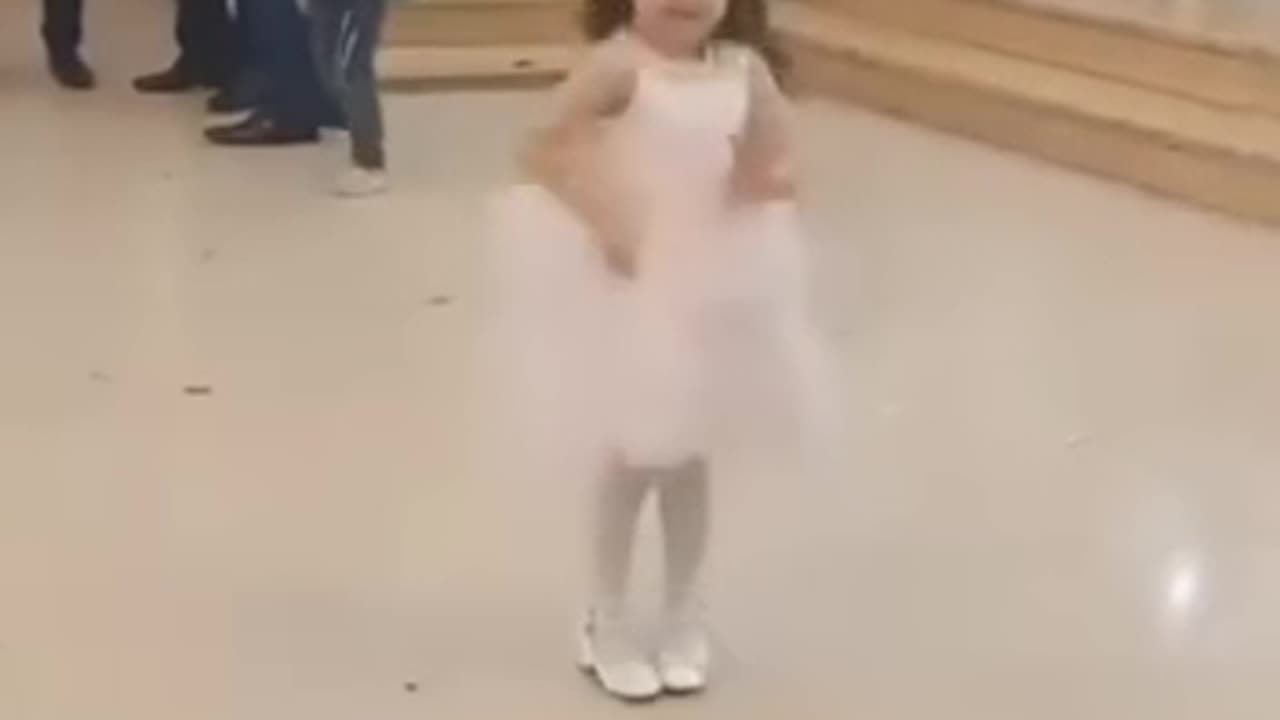 Cute Little Girl viral Dance