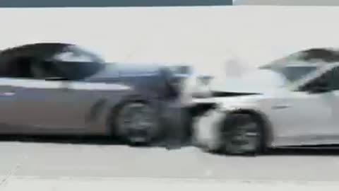 BMW VS MERCEDES