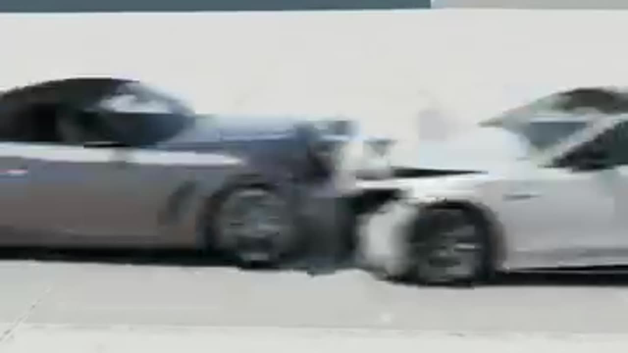 BMW VS MERCEDES