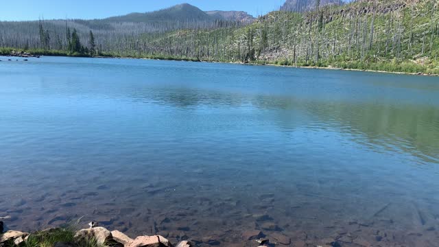 Central Oregon - Mount Jefferson Wilderness - Peaceful Serene Tranquil Wasco Lake - 4K