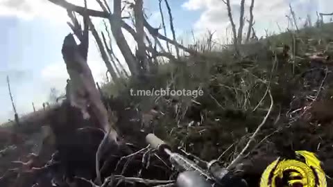 A Ukrainian volunteer kills a Russian and takes another captive after flanking them