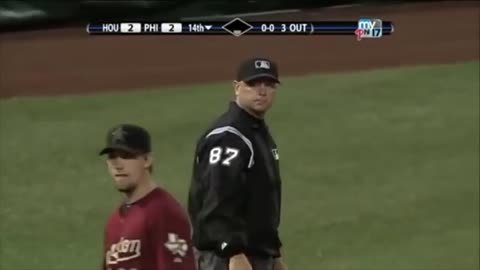 Ryan Howard ejected in 14th inning forcing Roy Oswalt to play LF, Raul Ibanez 1B