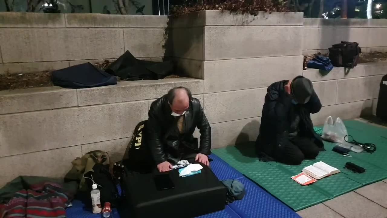 20200329_V3_S01(C-FmueGn4co)대구 팔공산 장로님께서 새벽에 청와대앞까지 오셔서