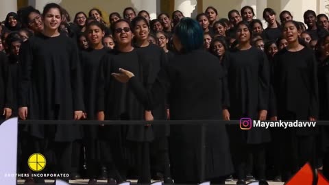 Dubai students singing "Maa Tujhe Salam"