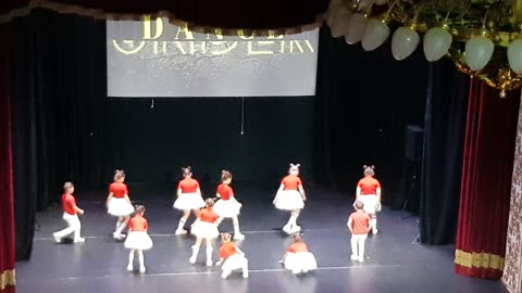 Cernăuți 13 octombrie 2024 Grupul „Mix Dance Vancicăuți” la Festivalul-concurs „Under Dance”