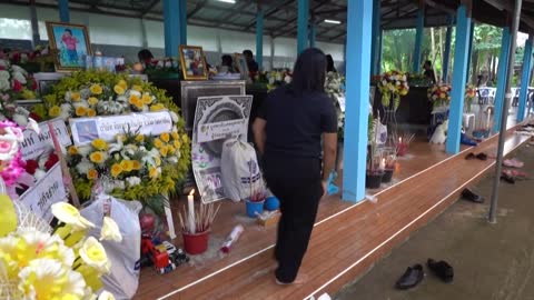 People pray for Thailand mass shooting victims at temple INQUIRER.net 127万位订阅者 订阅 52