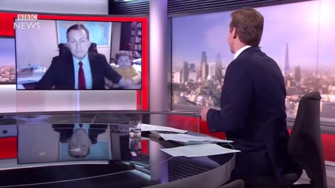 Children interrupt BBC News interview - BBC News