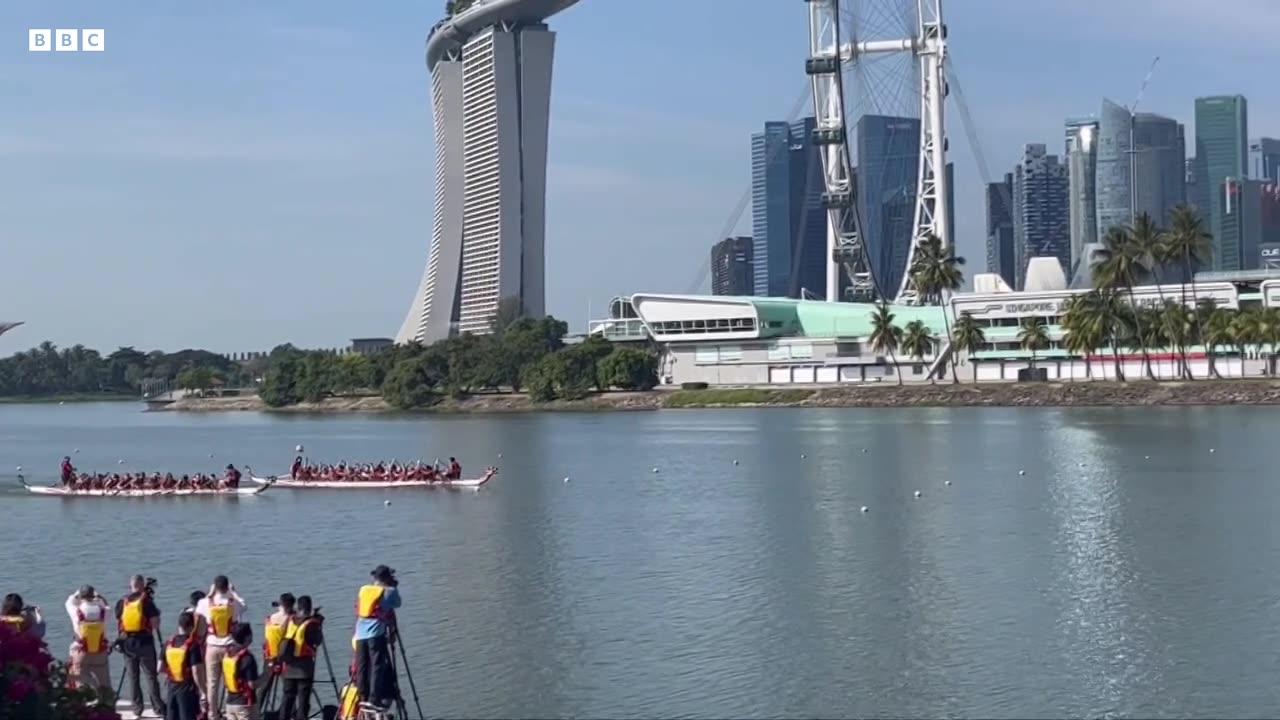 Watch- Prince William goes dragon boating in Singapore