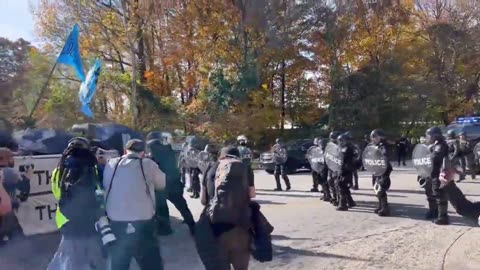 Atlanta, Georgia - Antifa attacking cops