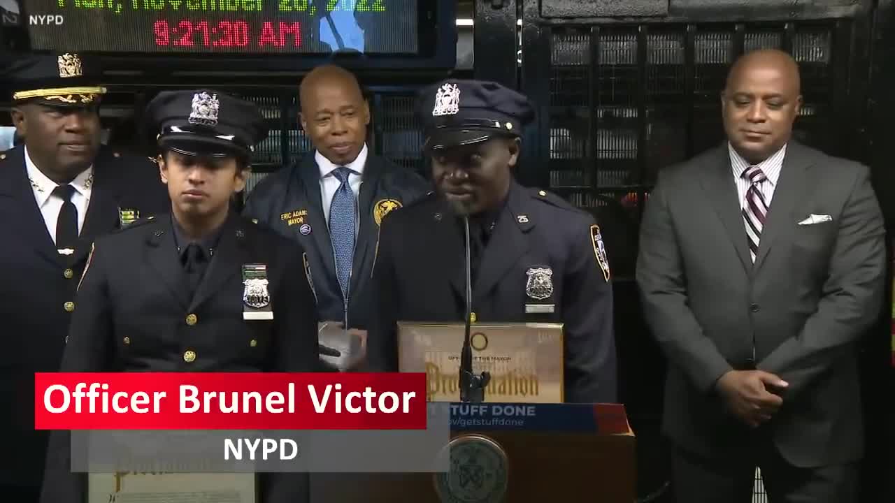 2 NYPD Officers and Good Samaritan Praised for Subway Rescue