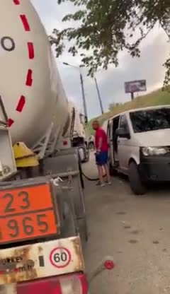 Na Ukrajině kvete černý trh s benzínem a naftou