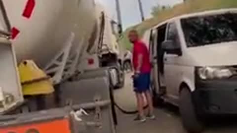 Na Ukrajině kvete černý trh s benzínem a naftou