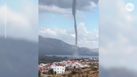 Towering waterspout twists on Turkey's coastline | USA TODAY