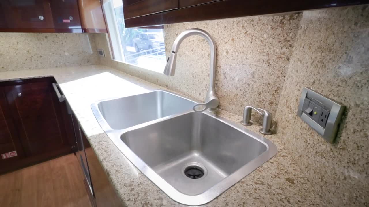 2008 Broward 133 Custom