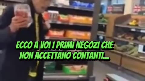 Anziano rivendica il diritto di usare contanti