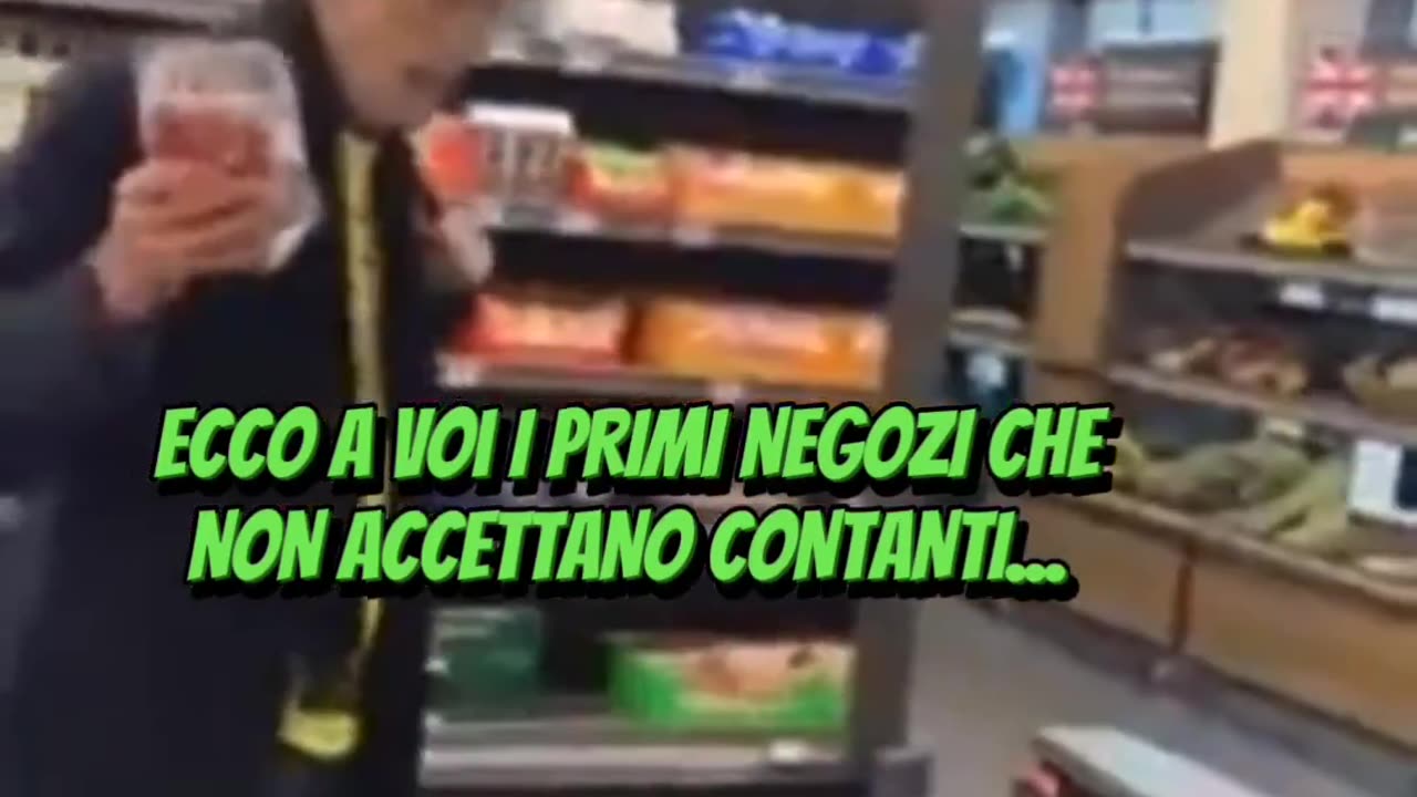 Anziano rivendica il diritto di usare contanti