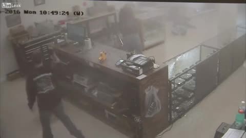 Trying to Rob a Gun Store.. Fails Miserably and Fast!