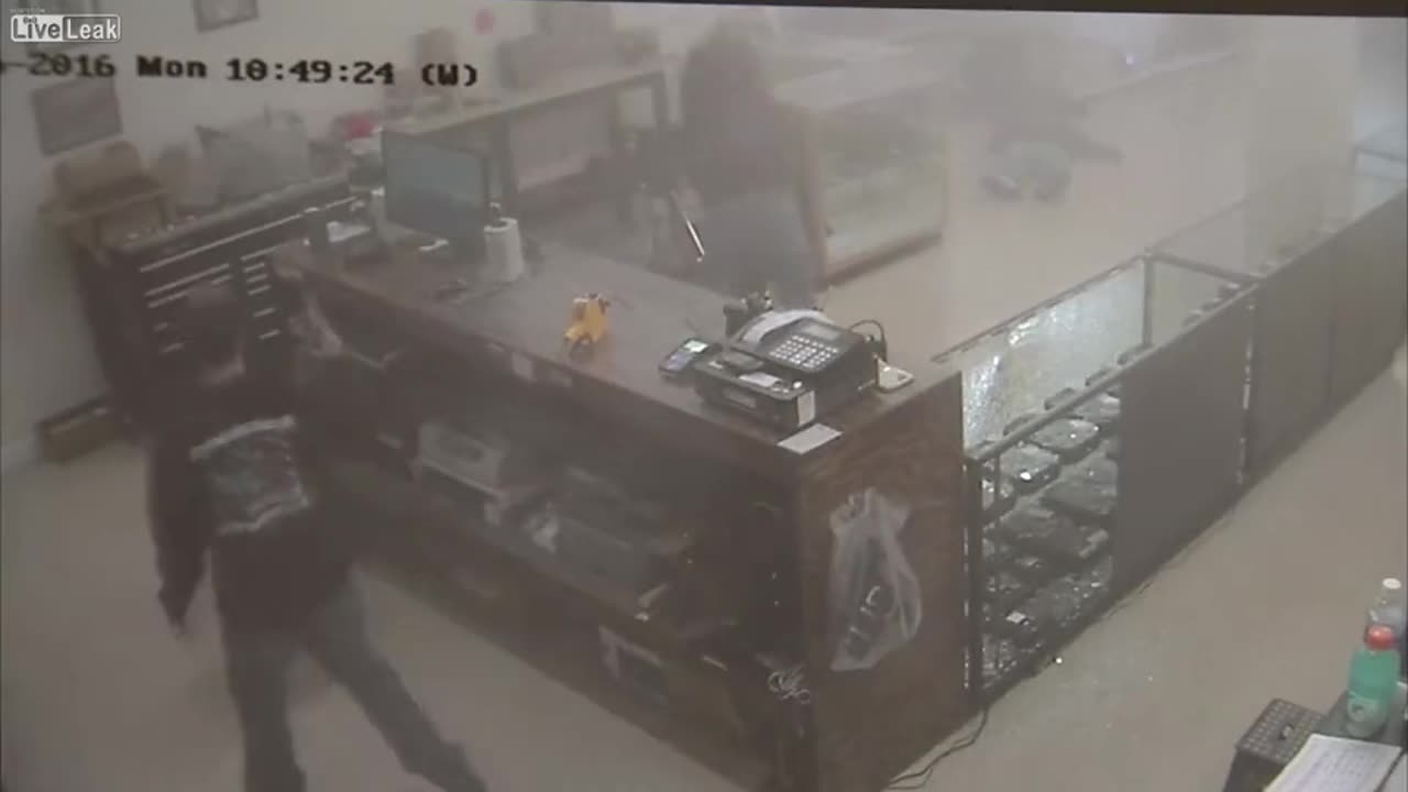 Trying to Rob a Gun Store.. Fails Miserably and Fast!