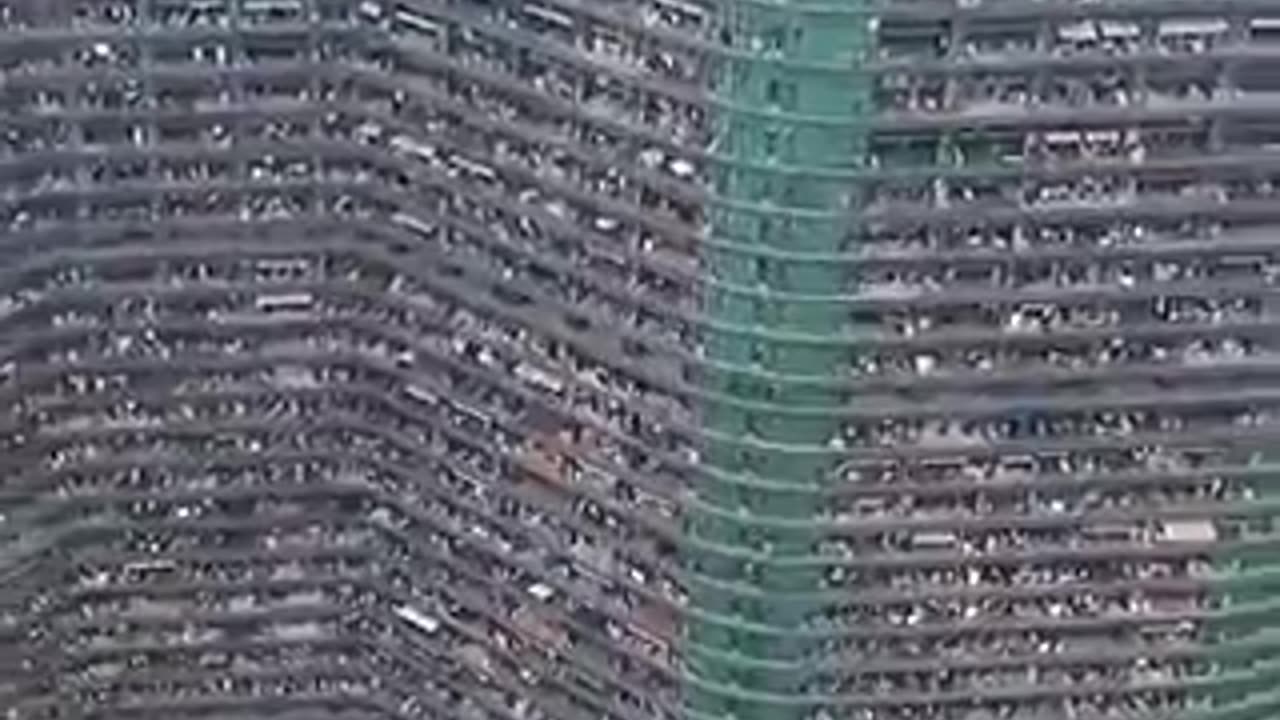 20.000 άτομα ζουν σε αυτό το κτίριο!!!