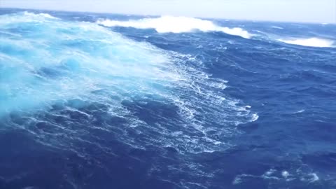 Ships in Storms | 10+ TERRIFYING MONSTER WAVES, Hurricanes & Thunderstorms at Sea