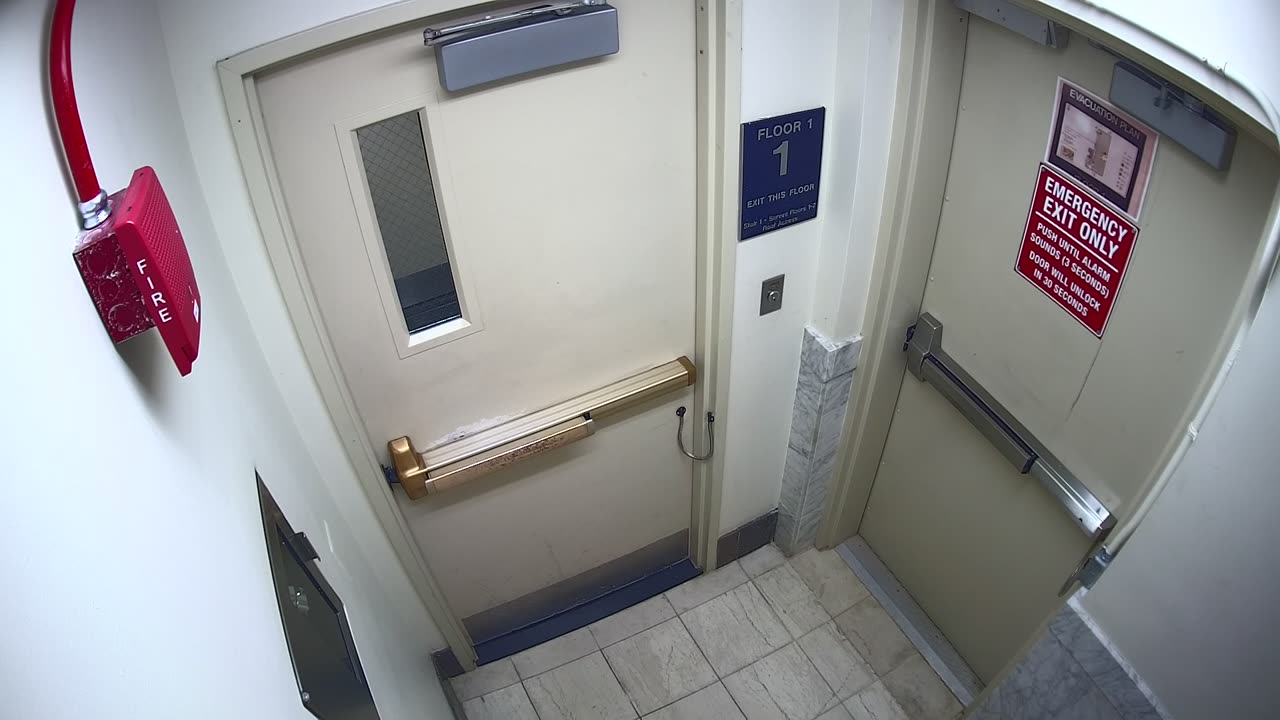 1674HQOB01EExitNEStairwell_2021-01-05_16h40min01s557ms.mp4