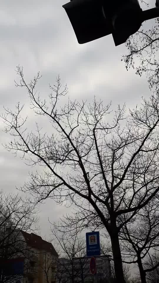 Himmel in Berlin am 30.11.2022 um 13:10 Uhr
