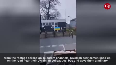 Swedish soldiers saw off Ukrainian troops going home after receiving training in Sweden