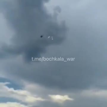 Ukrainian SU-25s dodging Anti-air missiles